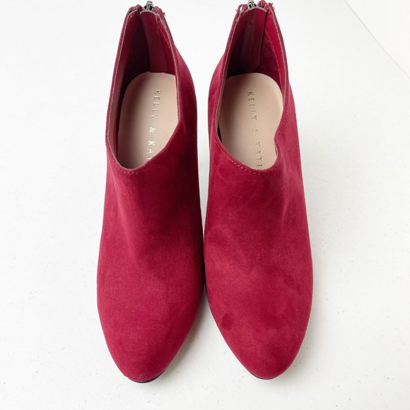 KELLY + KATIE Crimson Faux Suede Ankle Boots Size 6M - Picture 1 of 13